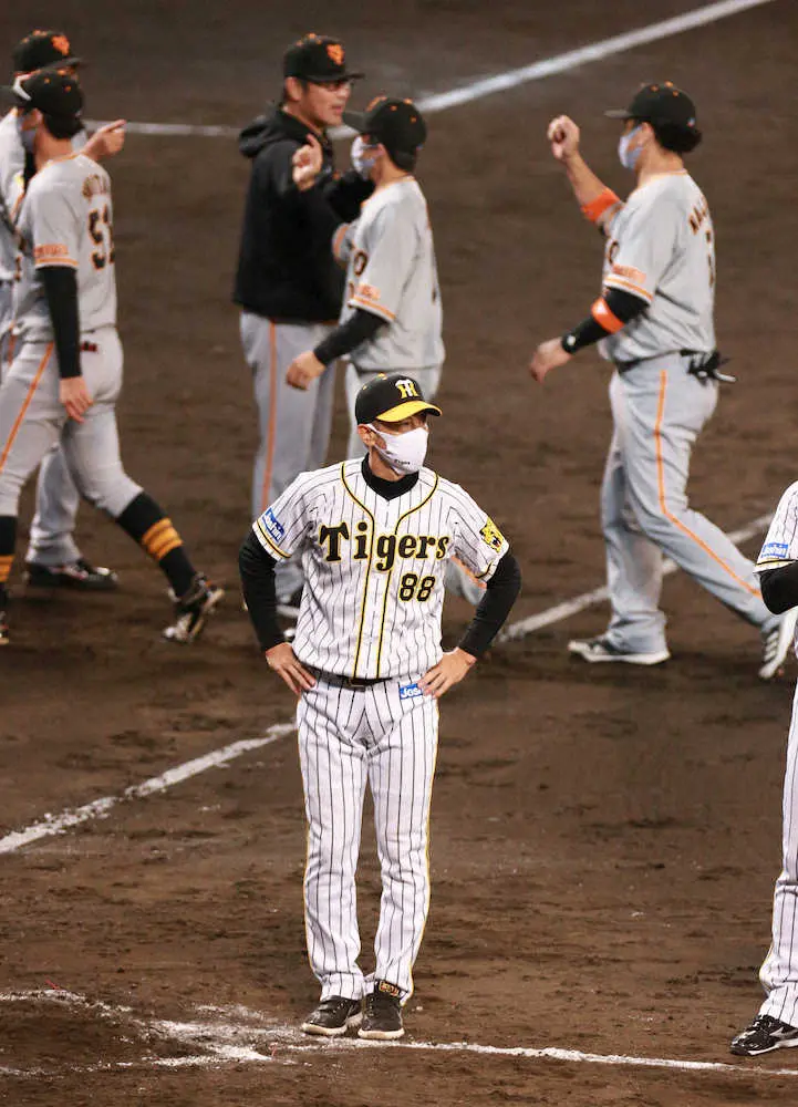 【画像・写真】＜神・巨＞ファイナルステージ進出ならずガックリの矢野監督（撮影・奥　調）