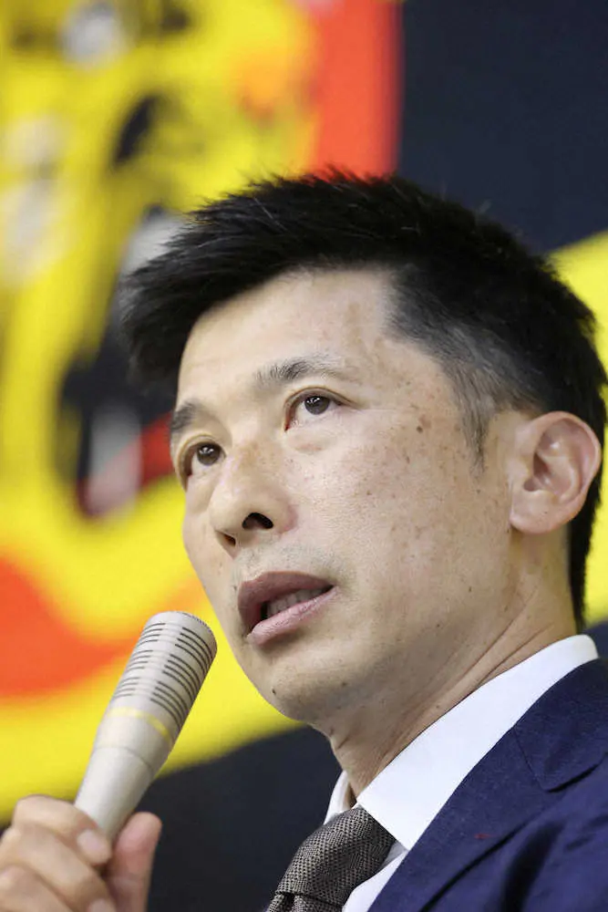 【画像・写真】来季続投の阪神・矢野監督「悔しさをぶつけていきたい」　2位終了シーズンを藤原オーナー兼球団社長に報告