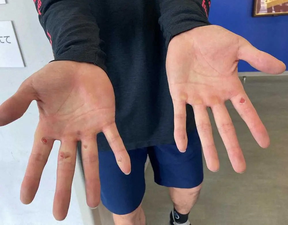 【画像・写真】中日・中村紀打撃コーチ「トリプルスリーいける！」フォーム改造中の京田にハッパ