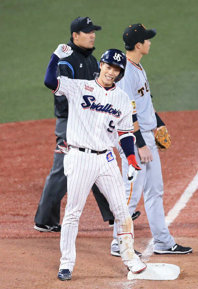 【画像・写真】ヤクルト川端が執念の押し出し四球　好投の高橋に代打の高津采配ズバリ　さらに塩見の3点三塁打で菅野KO