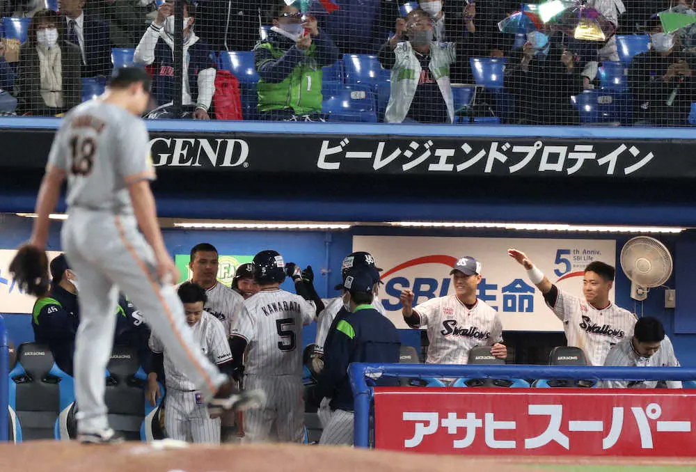 ヤクルト川端が執念の押し出し四球 好投の高橋に代打の高津采配ズバリ さらに塩見の3点三塁打で菅野ko スポニチ Sponichi Annex 野球