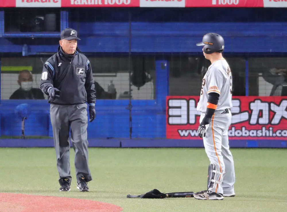 【画像・写真】巨人2戦連続零敗　初回2死満塁もリプレー検証で死球にならず好機逃す