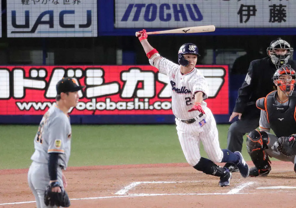 【画像・写真】ヤクルト青木が7回に逆転2点打！ド派手ガッツポーズ