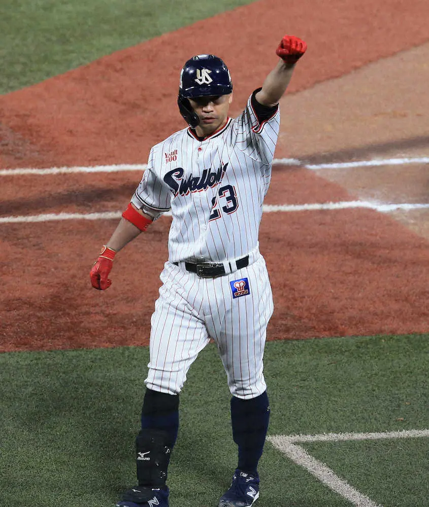 【画像・写真】ヤクルト　6年ぶり日本シリーズ！39歳・青木が主ヤク2点打、逃げ切りドローで巨人“スイープ”