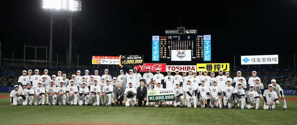 【画像・写真】歓喜から一夜明け、神宮球場がヤクルトファンにメッセージ「See　you　Next　Year」