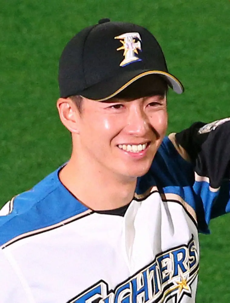 【画像・写真】斎藤佑樹氏　チームの同世代4人と並び「28歳くらいって言っていいですか?」に「もちろんです!」の声