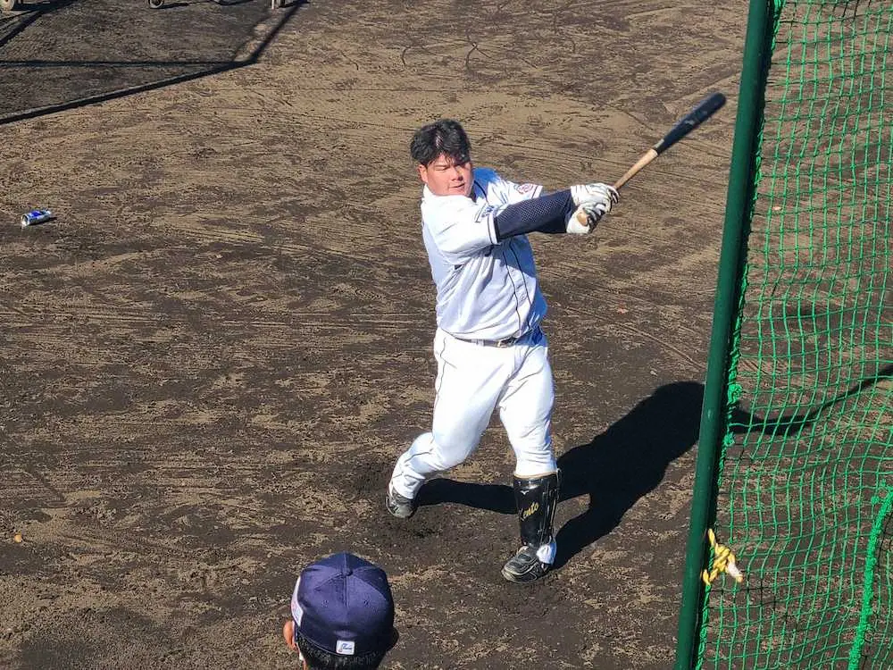 【画像・写真】“よくばり君”西武・渡部　おかわり君バットで新人王狙う！