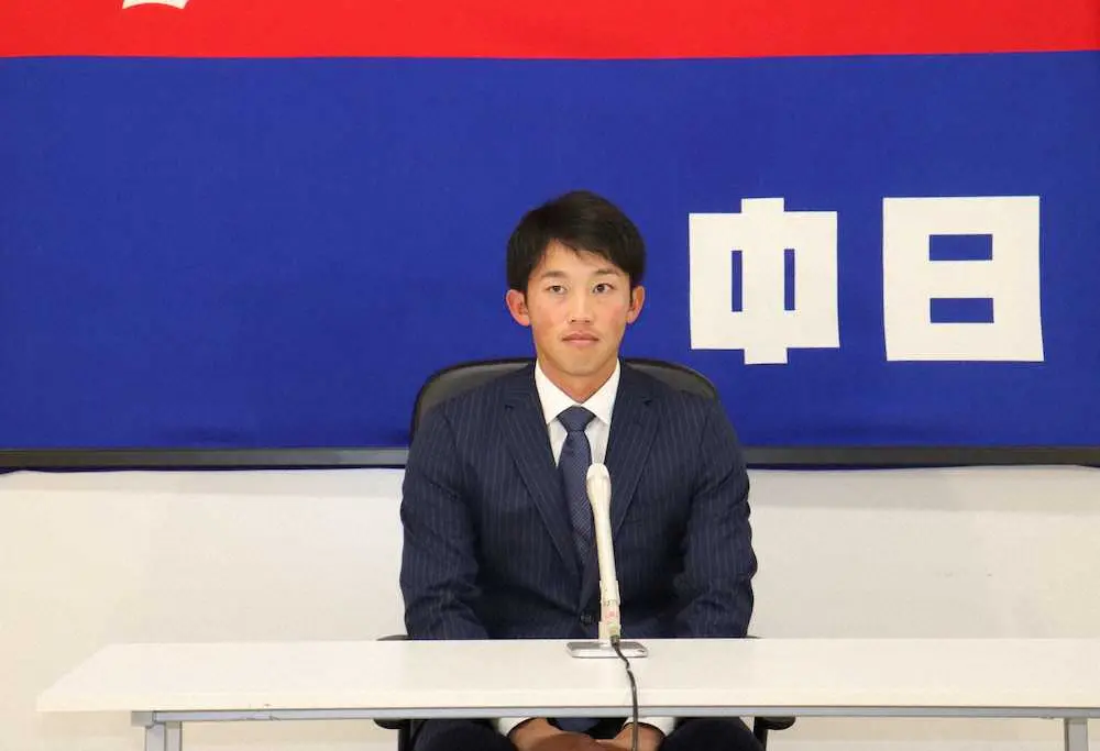 【画像・写真】中日・岡野「記者の方の予想を覆すシーズンにしたい」　20％ダウンで更改、シュート武器に飛躍誓う