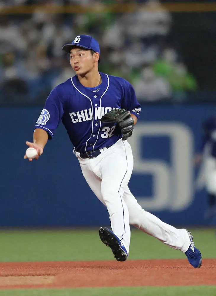 【画像・写真】「お前、体力あるな」立浪新監督から“注目”の中日・石垣　二塁本格挑戦に意欲　60万円減で更改