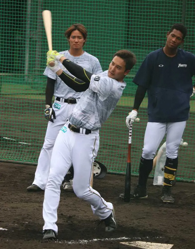 【画像・写真】日本ハム・上原　二刀流挑戦!打撃も光る15年ドラ1左腕「ビッグボスも好きだと思う」