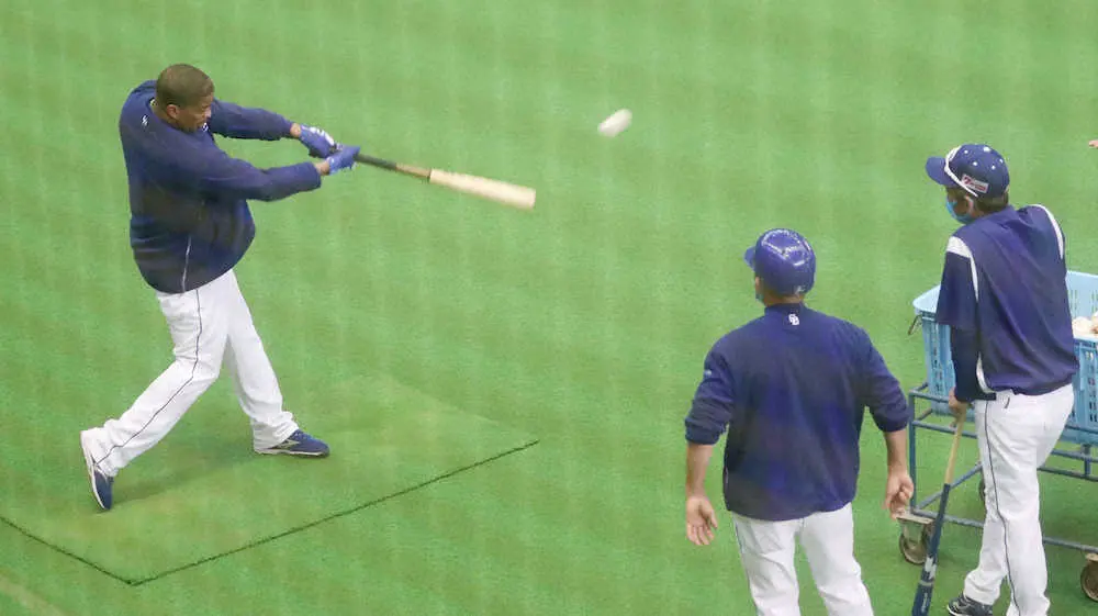【画像・写真】中日ビシエドが立浪新監督から打撃指導　本塁打増産へ早くもフォーム改造着手