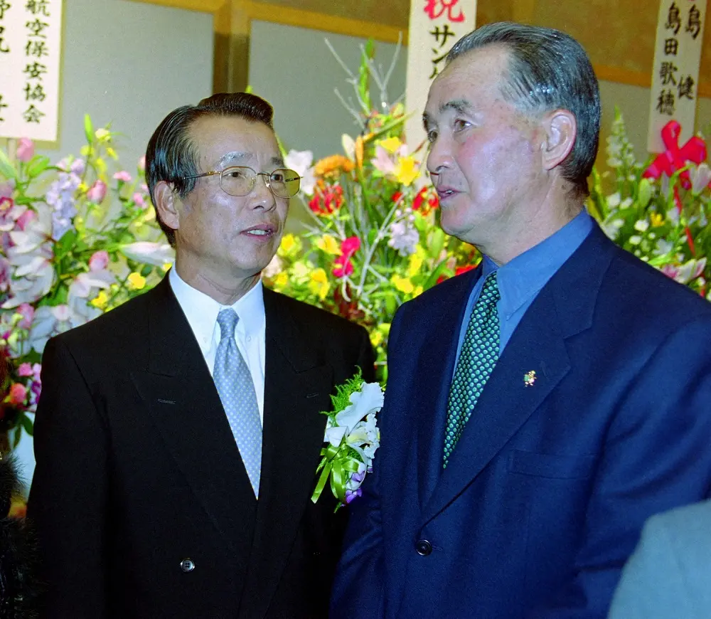 1999年、殿堂入りパーティーで長嶋茂雄氏（右）と