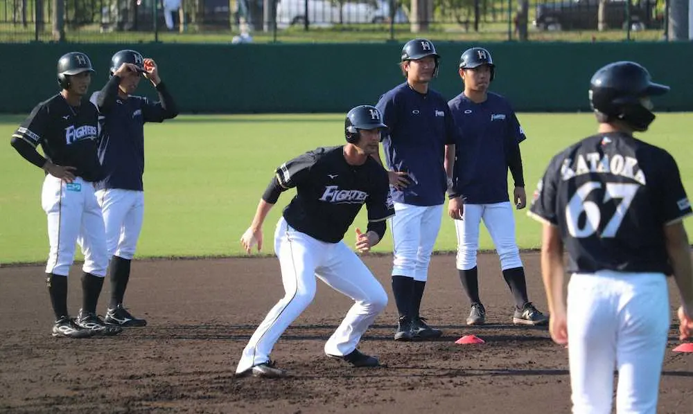 【画像・写真】日本ハム　キャンプ打ち上げ　上原「二刀流3日目なので」　秋季練習に参加へ