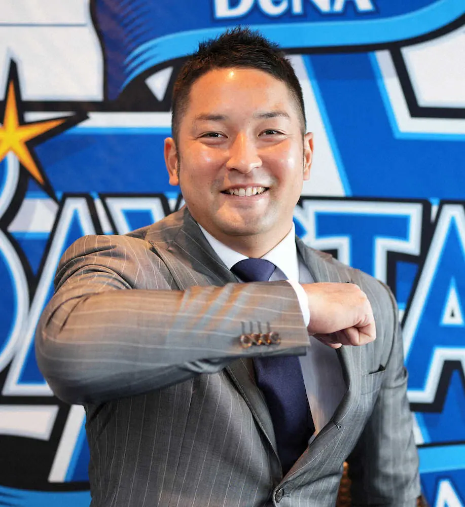 【画像・写真】DeNA・嶺井　300万円ダウンで契約更改「契約を結んでもらえるだけでありがたい」