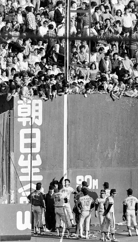 1978年、ヤクルト・大杉のホームラン判定を巡り、上田監督が猛抗議。1時間19分の中断となった