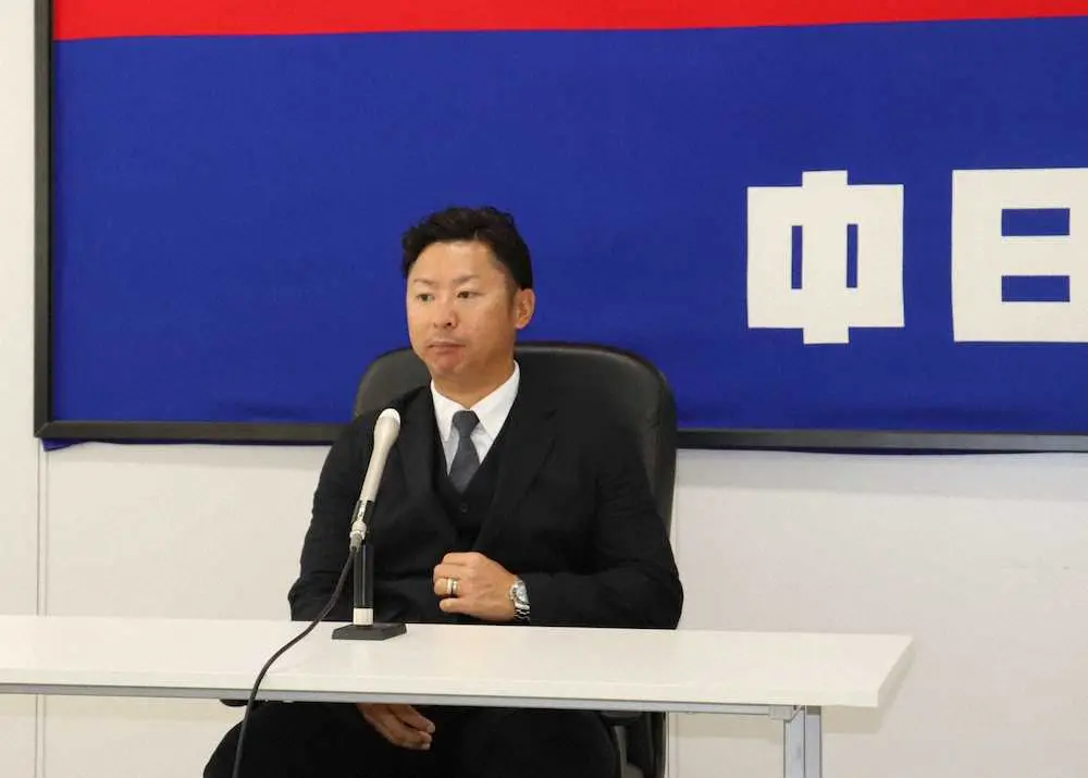 【画像・写真】中日・谷元　来季は「チームの優勝に貢献するだけ」700万円減の推定年俸4700万円でサイン