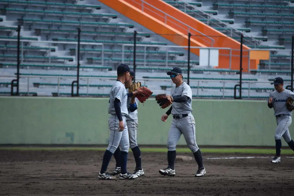 【画像・写真】AKIRAが初優勝！完封リレーでライバル・大阪シティ信用金庫に雪辱　スポニチ杯軟式野球
