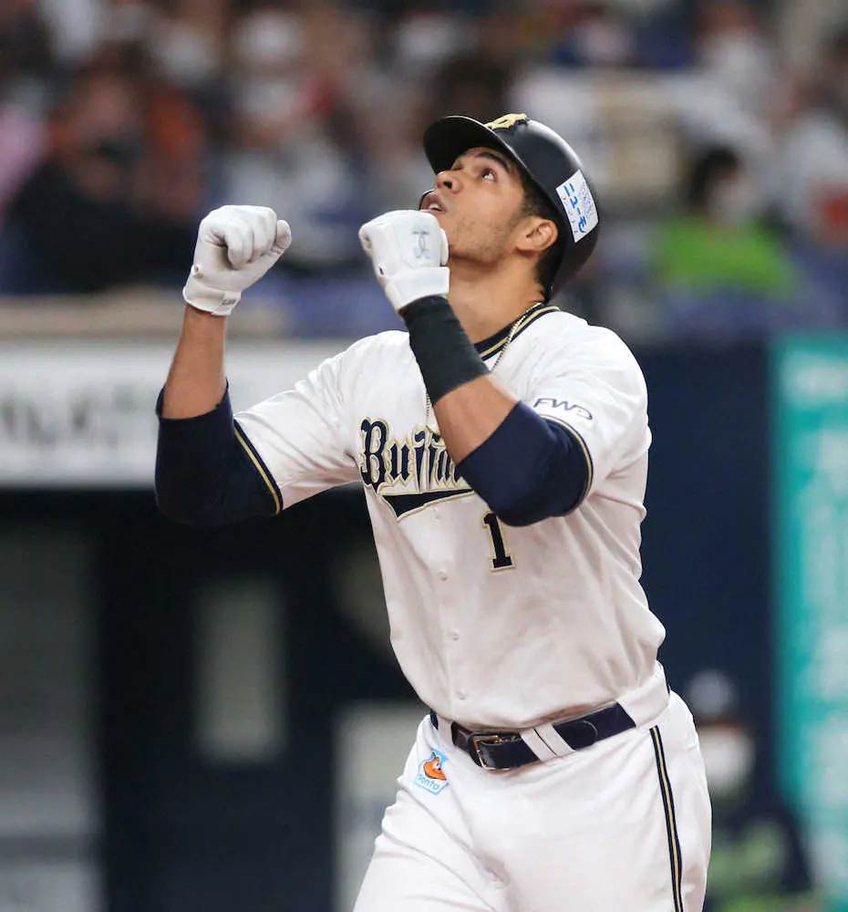 【画像・写真】オリックス・モヤ「大事な場面で打てて最高」　CSベンチ外の助っ人が代打で会心同点弾！