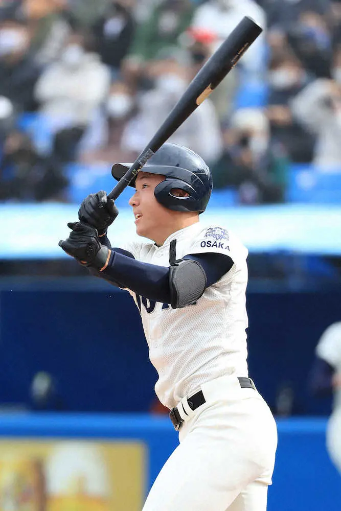【画像・写真】＜明治神宮大会　大阪桐蔭・敦賀気比＞初回2死一、二塁、3点本塁打を放つ大阪桐蔭・海老根（撮影・河野　光希）