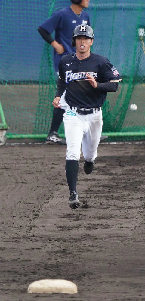【画像・写真】日本ハム・五十幡　本当に本盗だ！新庄監督のサイン待ち　左投手が狙い目