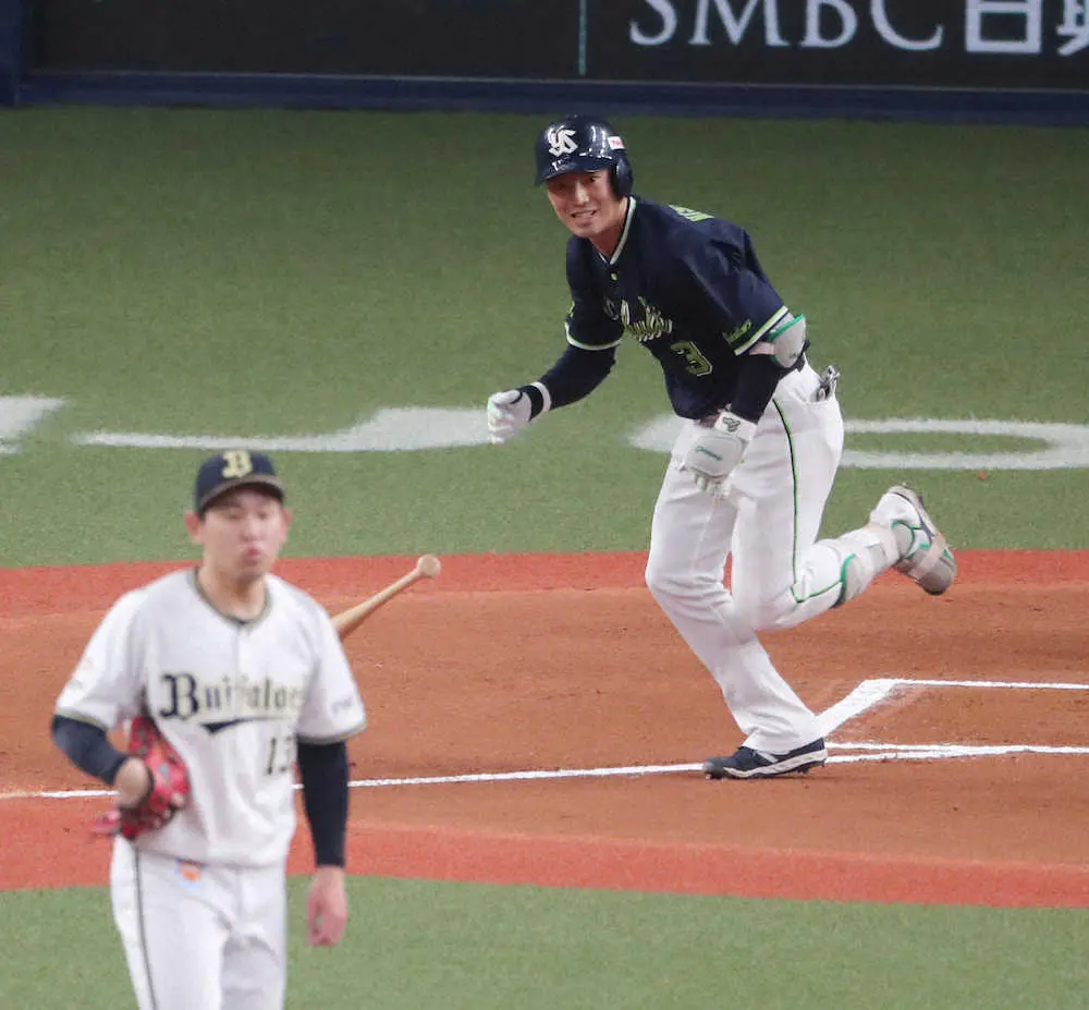 【画像・写真】ヤクルト・西浦が攻守で躍動！チーム初安打＆痛烈ゴロを滑りこみキャッチで併殺
