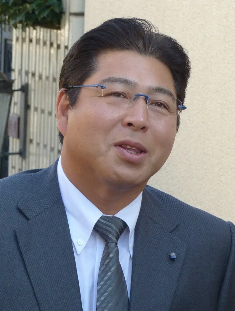 【画像・写真】元ヤクルト監督の真中満氏が23日の日本シリーズ第3戦で始球式　第4戦はパラバドミントンの村山浩選手