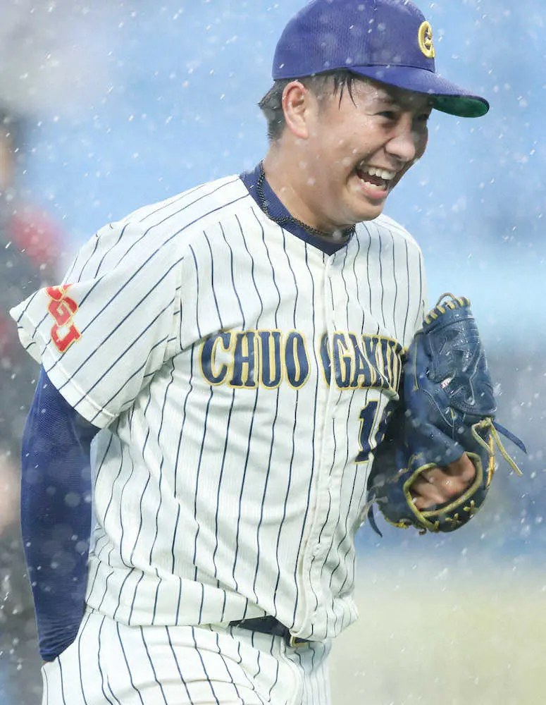 【画像・写真】中央学院大　3度目出場で初勝利！嘉数　先制3ランなど2安打4打点