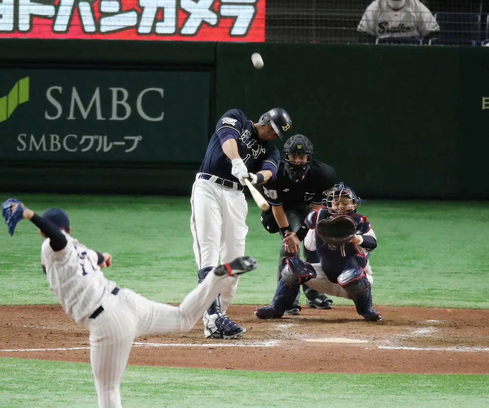 【画像・写真】オリックス・モヤが天井直撃打　記録は「一塁内野安打」　ベンチで苦笑い