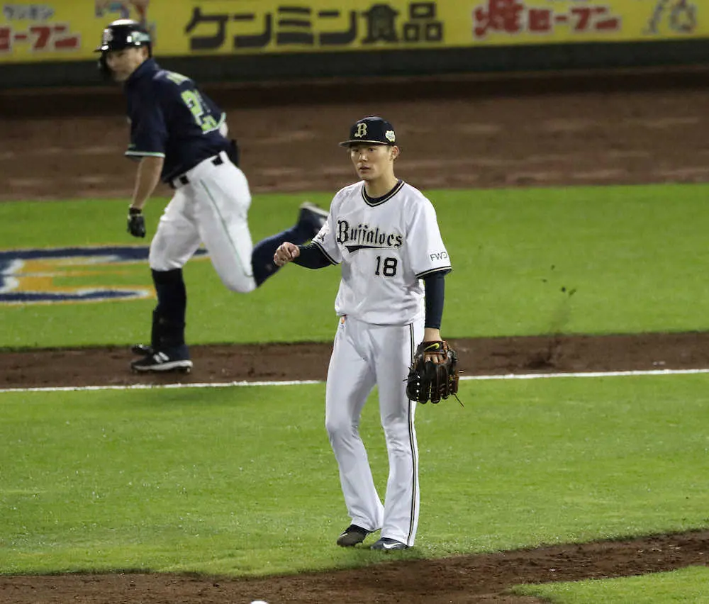 【画像・写真】ヤクルト青木　気温7度も気合の半袖にネット「元気すぎ」「一番燃えたぎってる」「恐るべきベテラン」