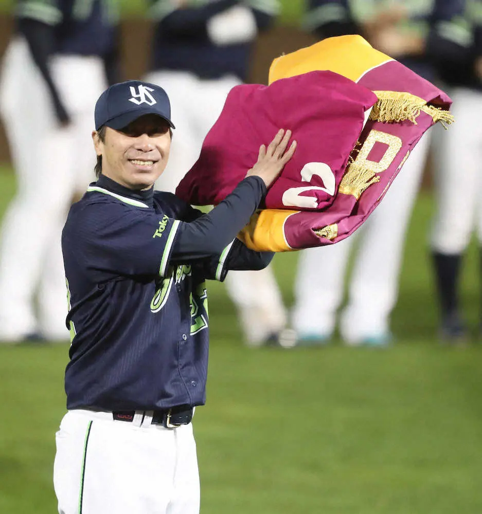 【画像・写真】高津監督　ヤクルトに関わる全ての人に「心から感謝、感謝、感謝です」　胴上げは「寒かった」と苦笑い