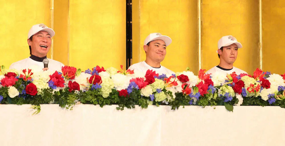 【画像・写真】日本シリーズ＜オ・ヤ6＞　会見で心境を話す高津監督（左）、中村（中央）、山田　（撮影・光山　貴大）