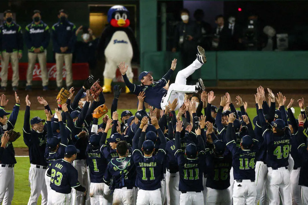 【画像・写真】ヤクルト20年ぶり日本一　延長12回5時間死闘の末に　高津監督、野村イズム昇華