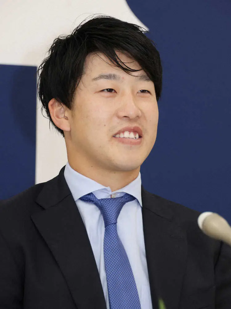 【画像・写真】広島・小園　1300万増の2100万円で更改　「1年間やれたのは自信になった」