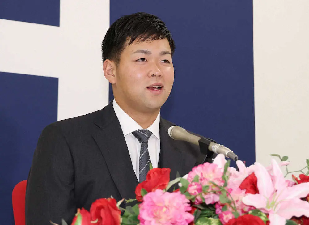 【画像・写真】広島・林　900万増の1500万円で更改　「プロ野球選手になったな」