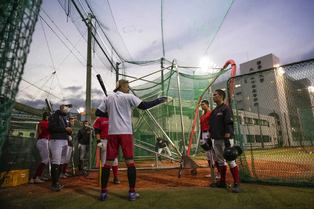 【画像・写真】柵越え11本　イチロー先生　国学院久我山で特別指導「意識するだけで変わる　考えないと永遠にできない」