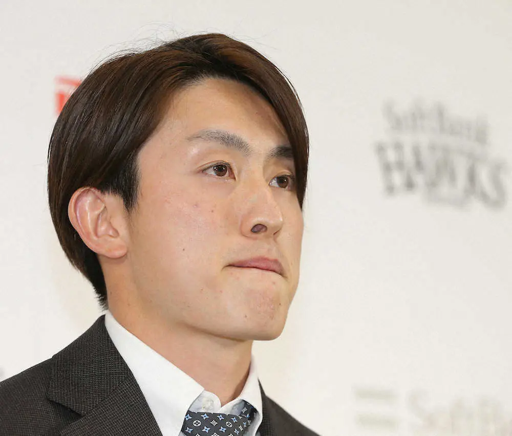 【画像・写真】ソフトバンク・周東「情けない」400万円減　来季へ「マイナスからのスタート」