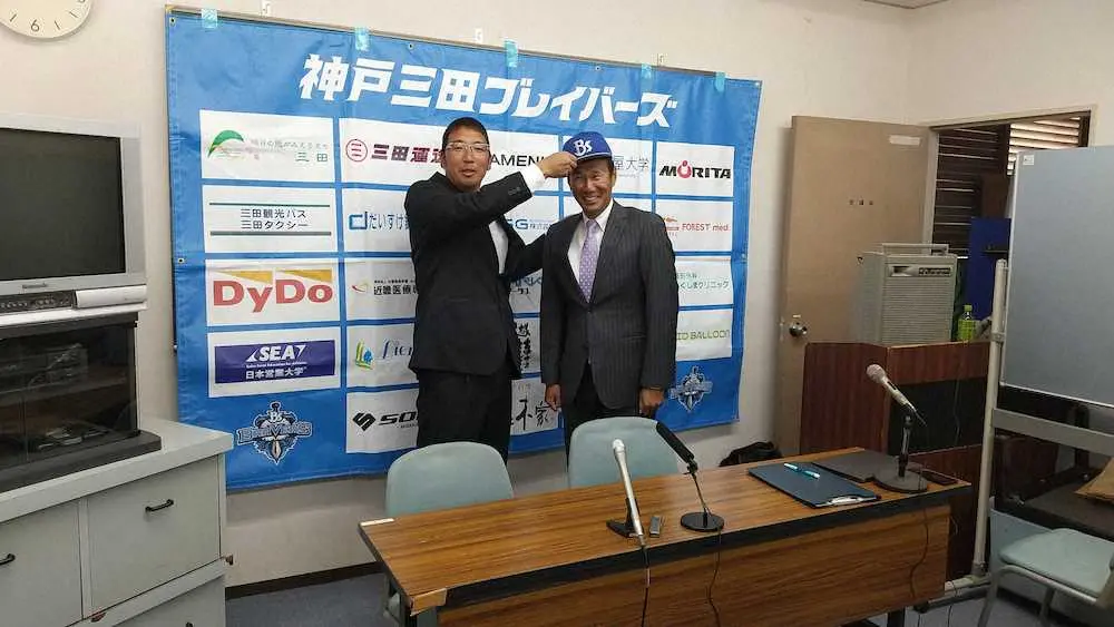 【画像・写真】久保康友　独立L・兵庫ブレイバーズ入団会見　若手へ「僕を利用してほしい」経験惜しみなく伝える