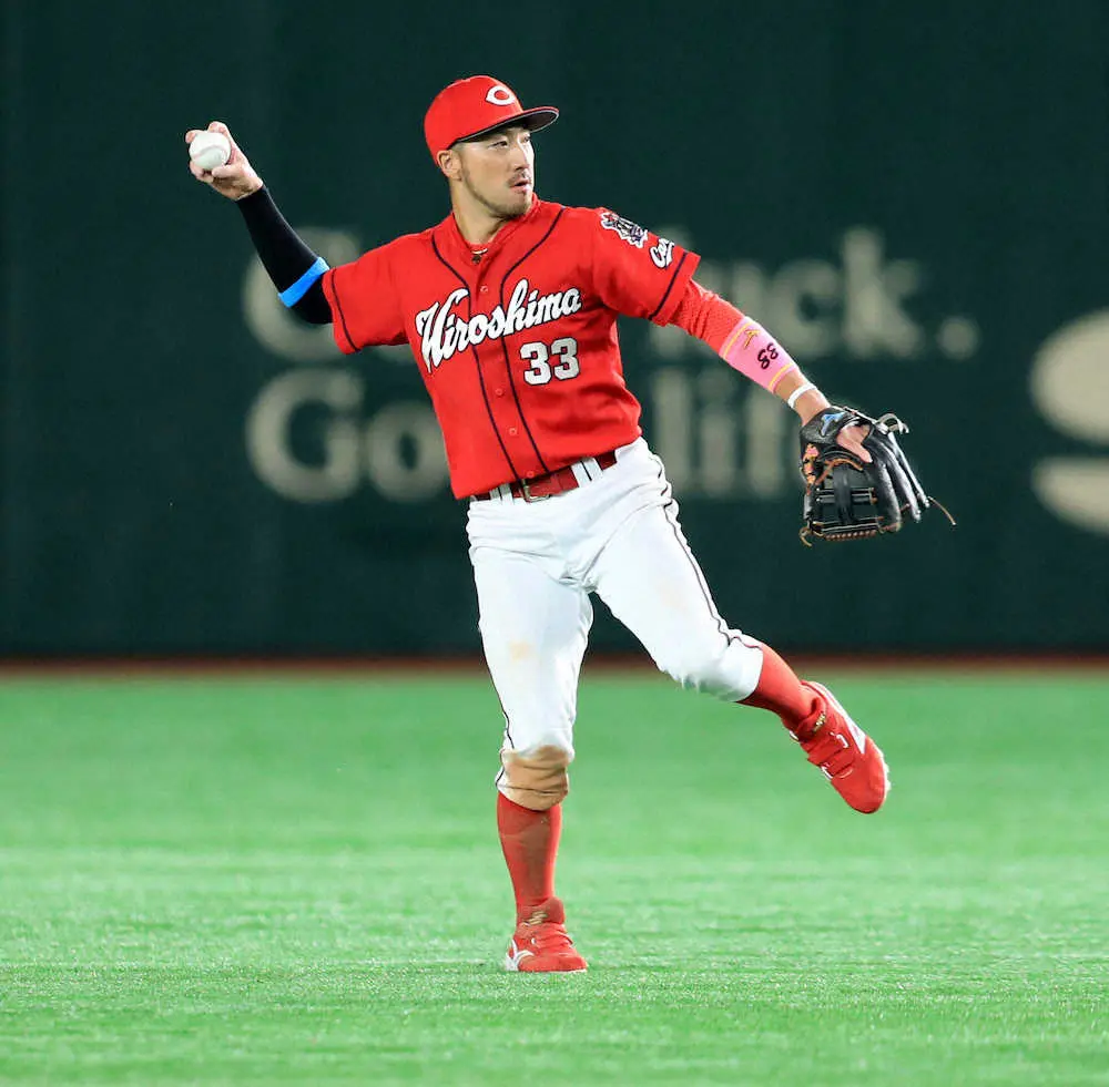 【画像・写真】広島・菊池涼　GG賞二塁手では最長の9年連続選出　球団最多にあと1に「一生懸命白球を追いたい」