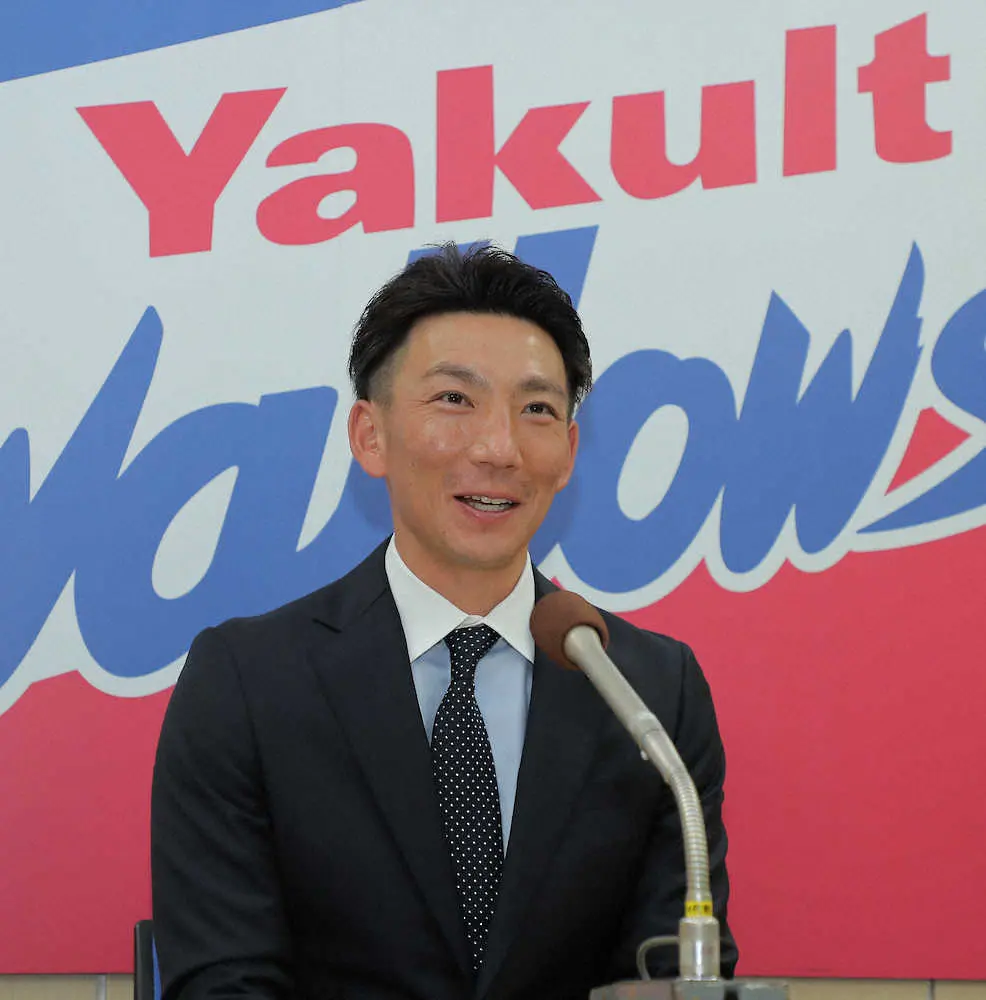 【画像・写真】ヤクルト・嶋　減額制限超えの2000万円減　来季は選手兼任コーチに「両方、全力で」