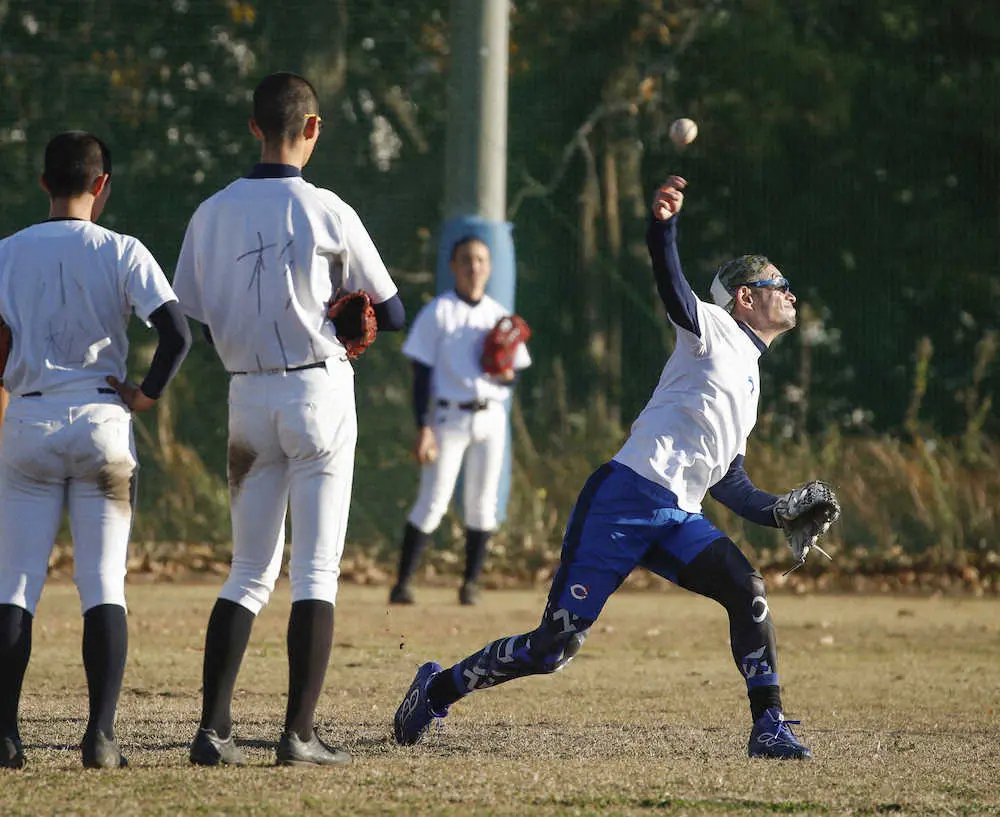 【画像・写真】イチローさんの直接指導に千葉明徳ナイン感激　キャッチボールした青柳投手は目を輝かせ「手が…」