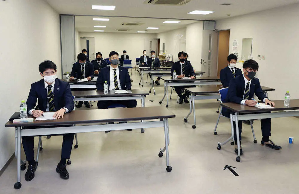 【画像・写真】阪神・中野　来季こそGG賞獲る!今季両リーグ最多17失策も「攻めながら、2桁乗らないようにしたい」