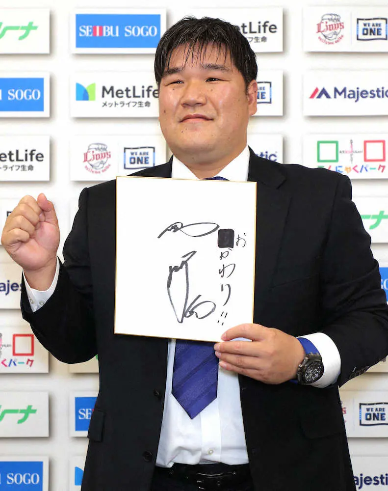 【画像・写真】西武・おかわり　2000万円減、巻き返しへ意欲　新たに2年契約で40歳まで現役