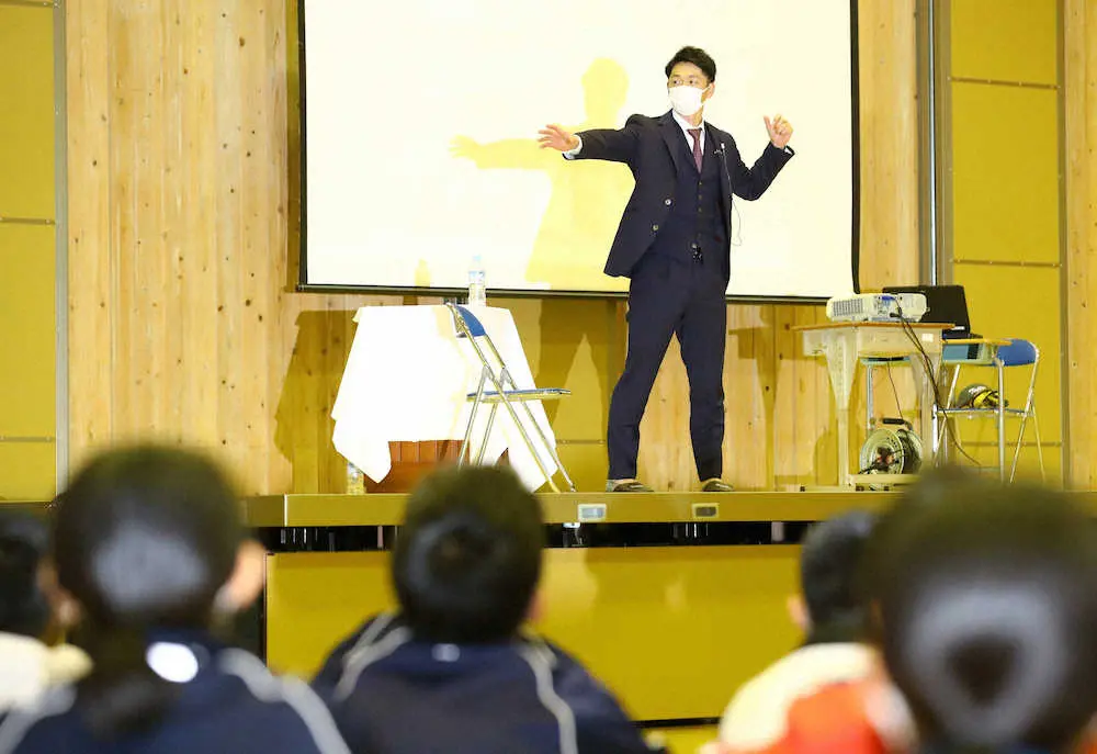 【画像・写真】阪神・近本「でかいでしょうね。戦力として、いるいないで変わる」“選手会長の先輩”梅野残留に喜び　