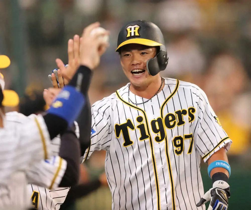 【画像・写真】阪神・小野寺がパンスト相撲で「主席」獲得　佐藤輝はコロチキ・ナダルから厳しい指導受ける