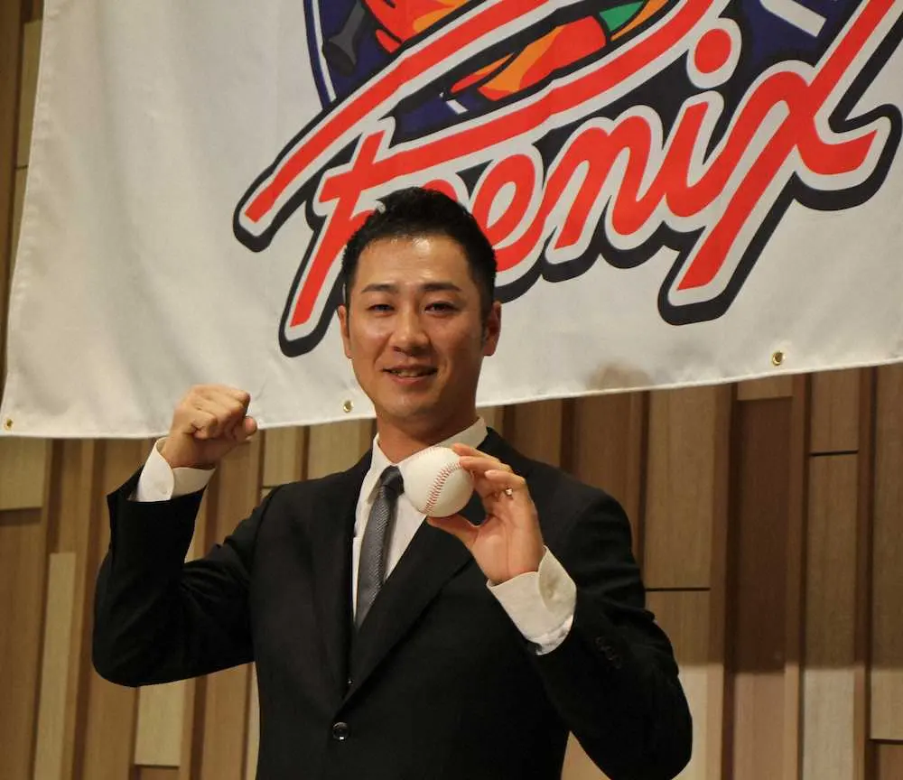 【画像・写真】西岡新監督「荷が重たい」　就任会見で「スキッパーと呼んで」、新チームづくりにワクワク