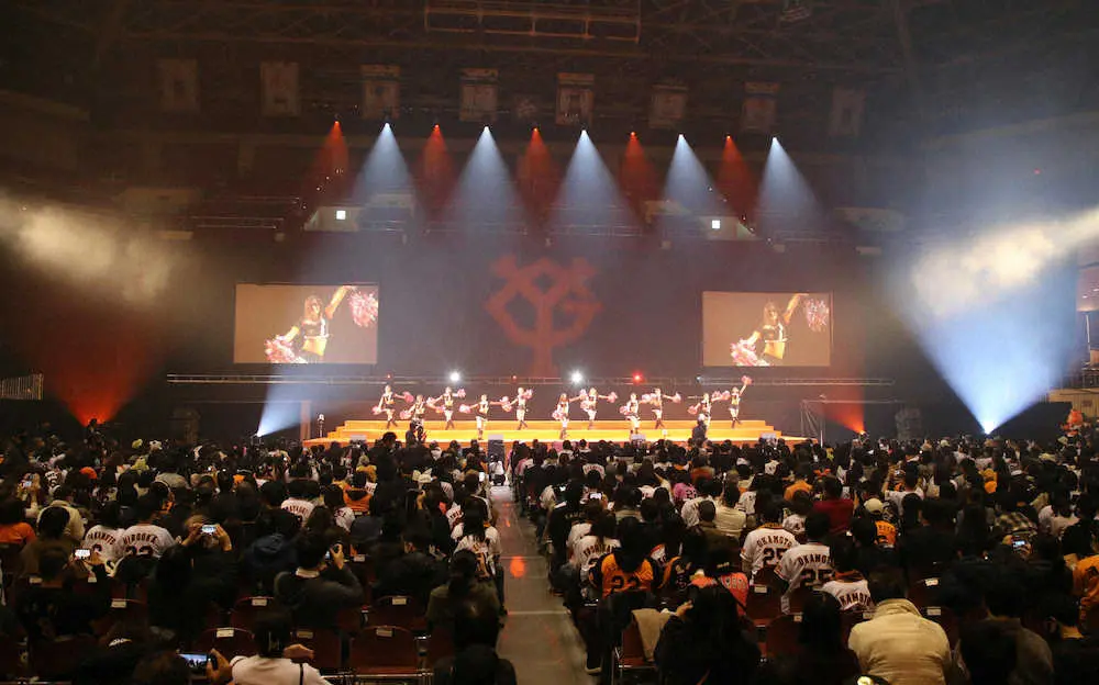 【画像・写真】巨人2年連続で両国国技館ファン感謝祭　取組電光掲示には選手名が東西に“分割”