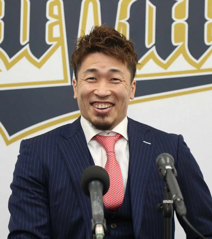 【画像・写真】オリ・安達は新たに複数年契約　コンバートされた二塁は「新鮮でした」