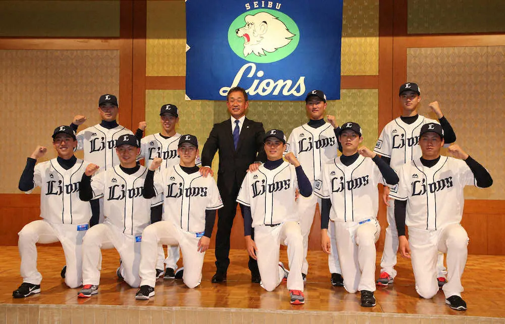 【画像・写真】西武・辻監督　1位・隅田、2位・佐藤、3位・古賀の春季キャンプA班を明言