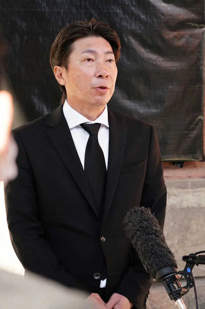 【画像・写真】ヤクルト高津監督　恩師ノムさんへ日本一を報告　感謝の思い「手の上で転がされて…嫌ではなかった」