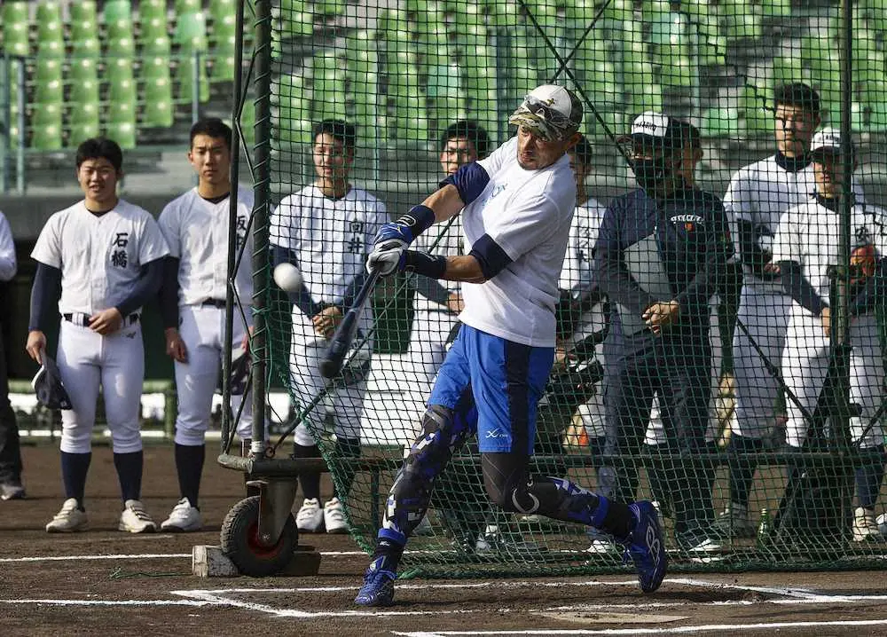 【画像・写真】イチローさん、高松商で選手指導　今夏甲子園で智弁和歌山に敗戦…指揮官「ウチにも来て」ラブコール応えた